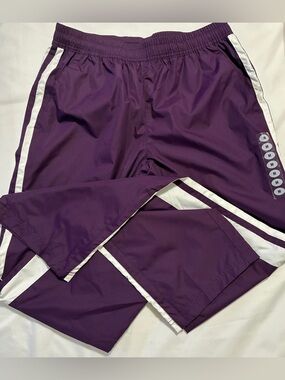 BCG Womens NWT Workout Pants, Size Medium Purple/white stripe. 2 Front pockets